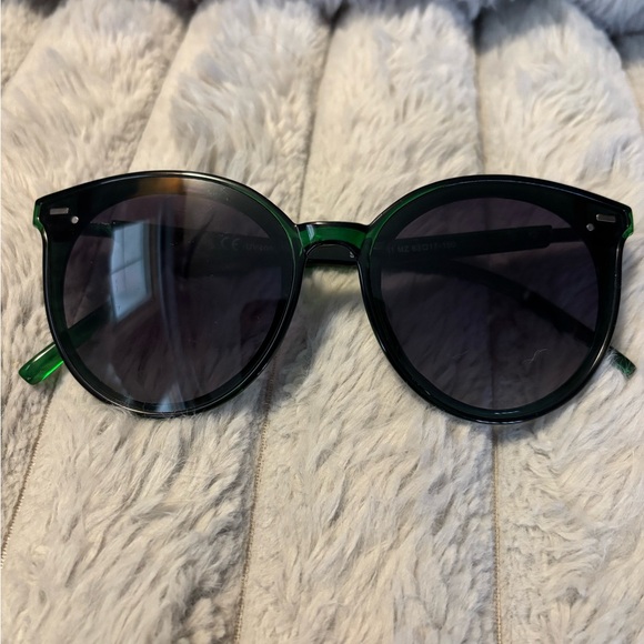 Stylish Green Sunglasses Sojos Together - Picture 1 of 5
